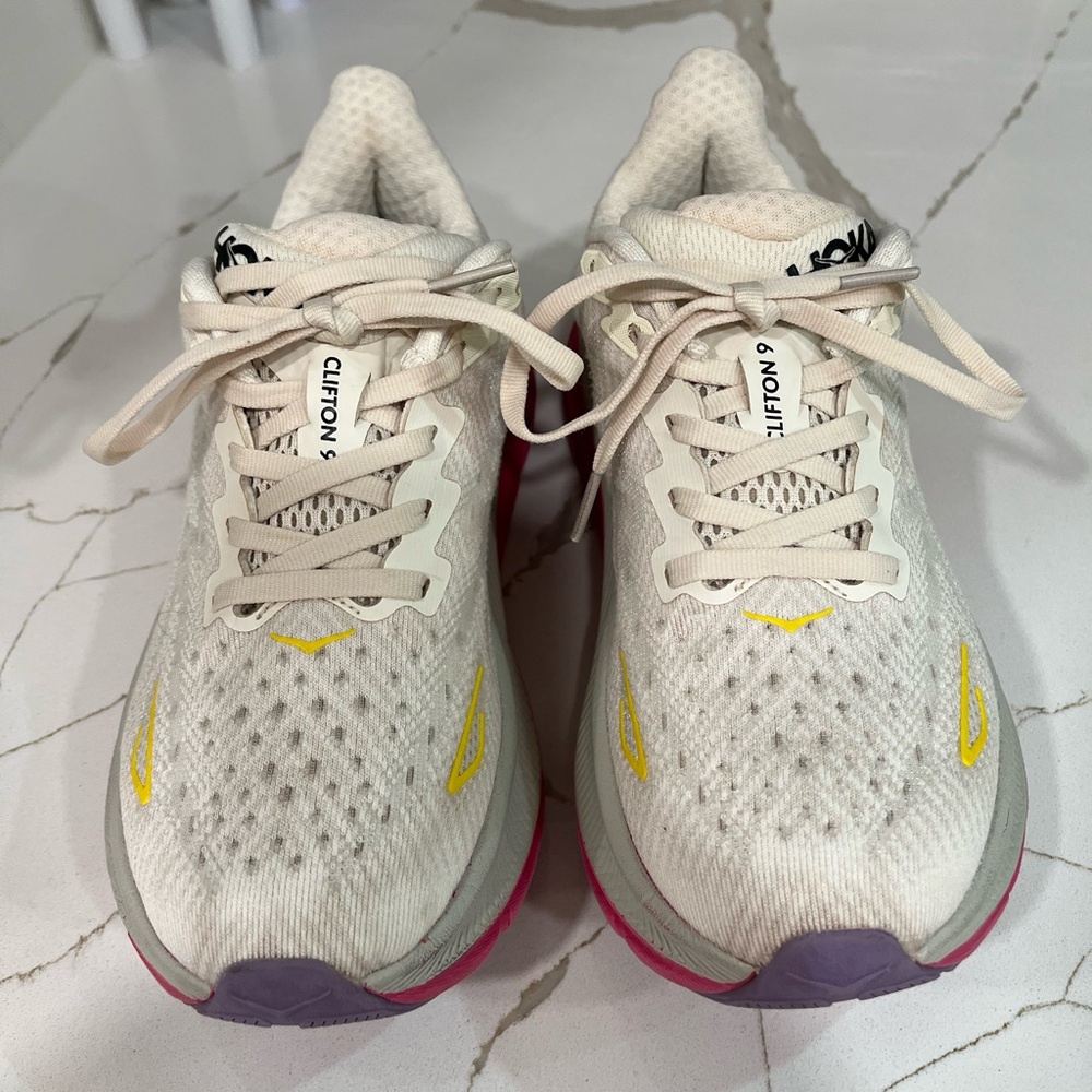 Hoka Clifton 9 Running Shoes. Women’s Size 6B Color Cream - Picture 3 of 10
